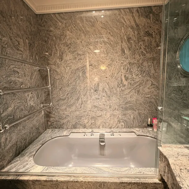 Avenue Foch Paris 16ème - Toilettes 3 - réalisation Vision Bâtiments