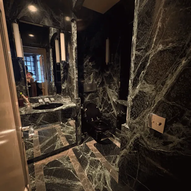 Avenue Foch Paris 16ème - Toilettes 4 - réalisation Vision Bâtiments