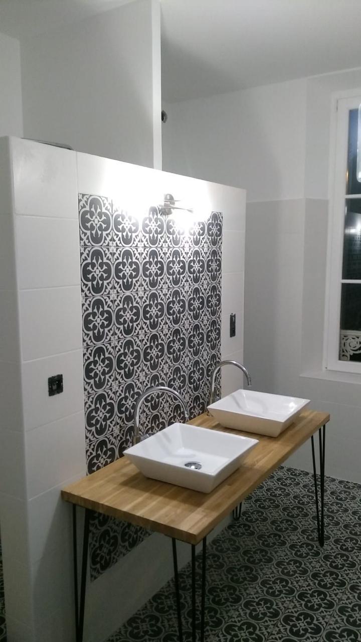 Espace lavabo avant rénovation